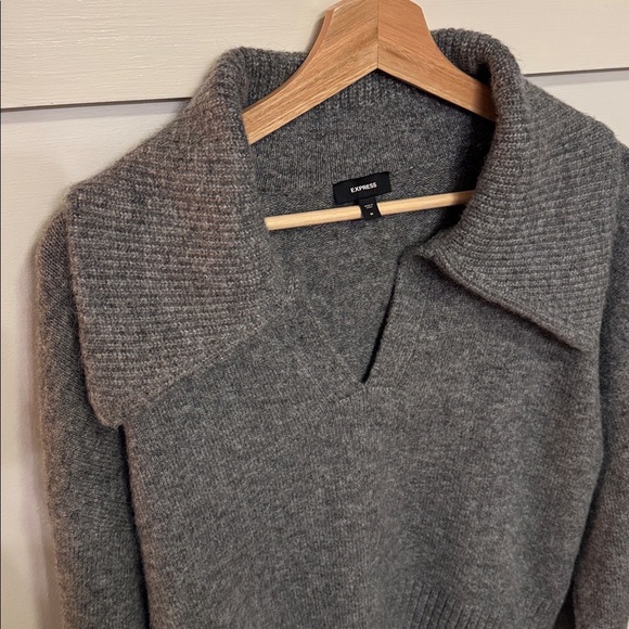 Express Women’s Collared V-neck Long Sleeve Polo Sweater Gray Cropped Size M - Picture 3 of 4